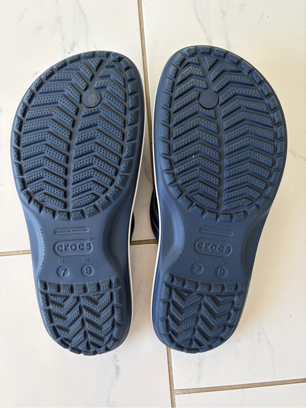CROCS Ladies size 9 Navy Blue Classic Clogs - Slip-On Comfort